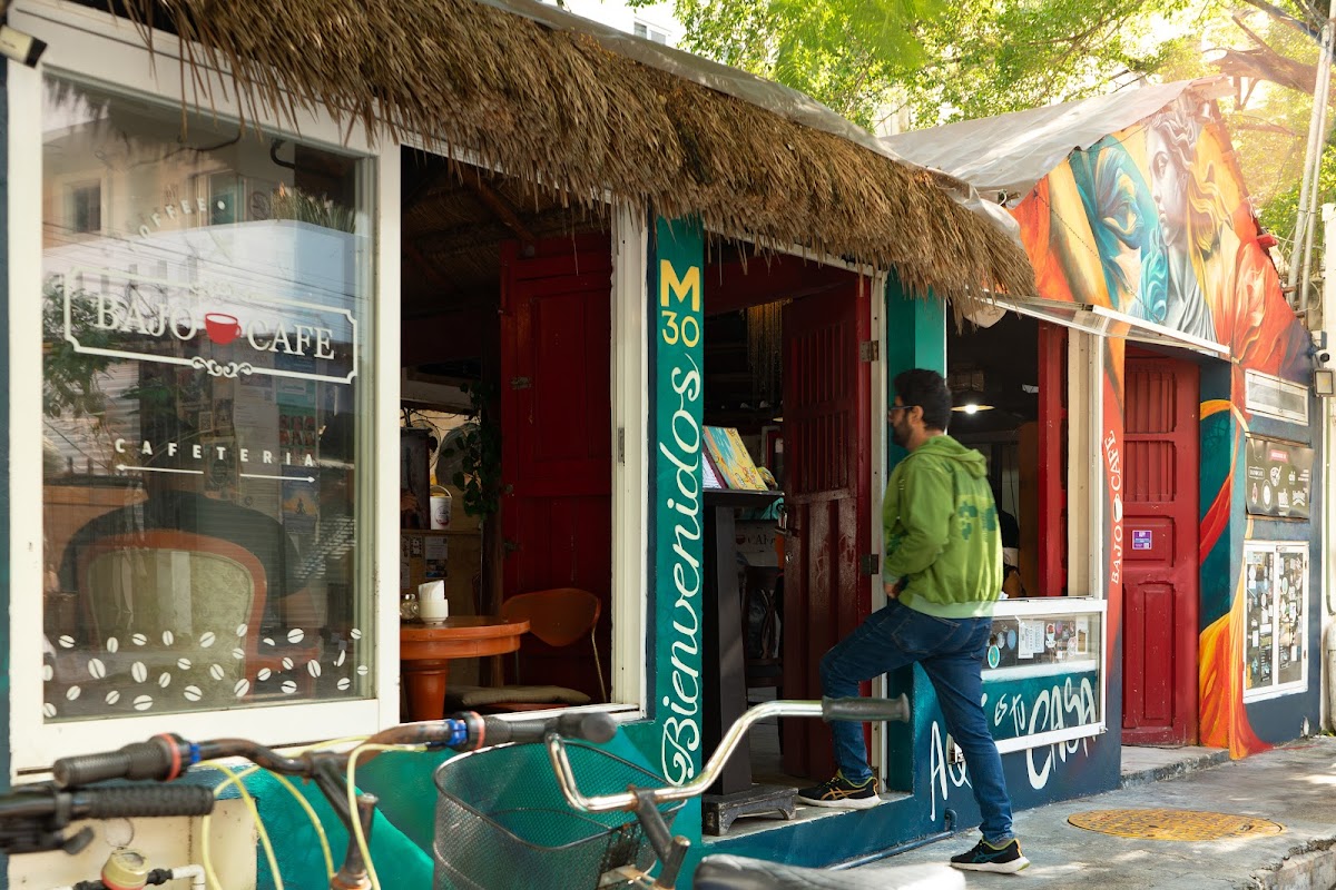 Bajo Cafe
